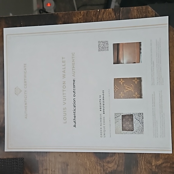 Authentic Louis Vuitton Monogram Card holder W/ Certificate of Authentication - Picture 10 of 10